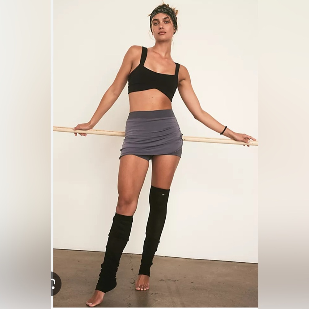 BNWOT FREE PEOPLE MOVEMENT LITTLE BIT OF LOVE SKORT LARGE